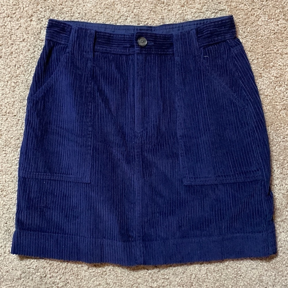 GAP dark navy blue corduroy skirt Size 4, very good condition, 4 pockets